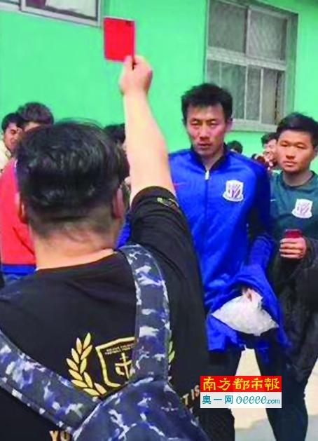 美女露胸的视频